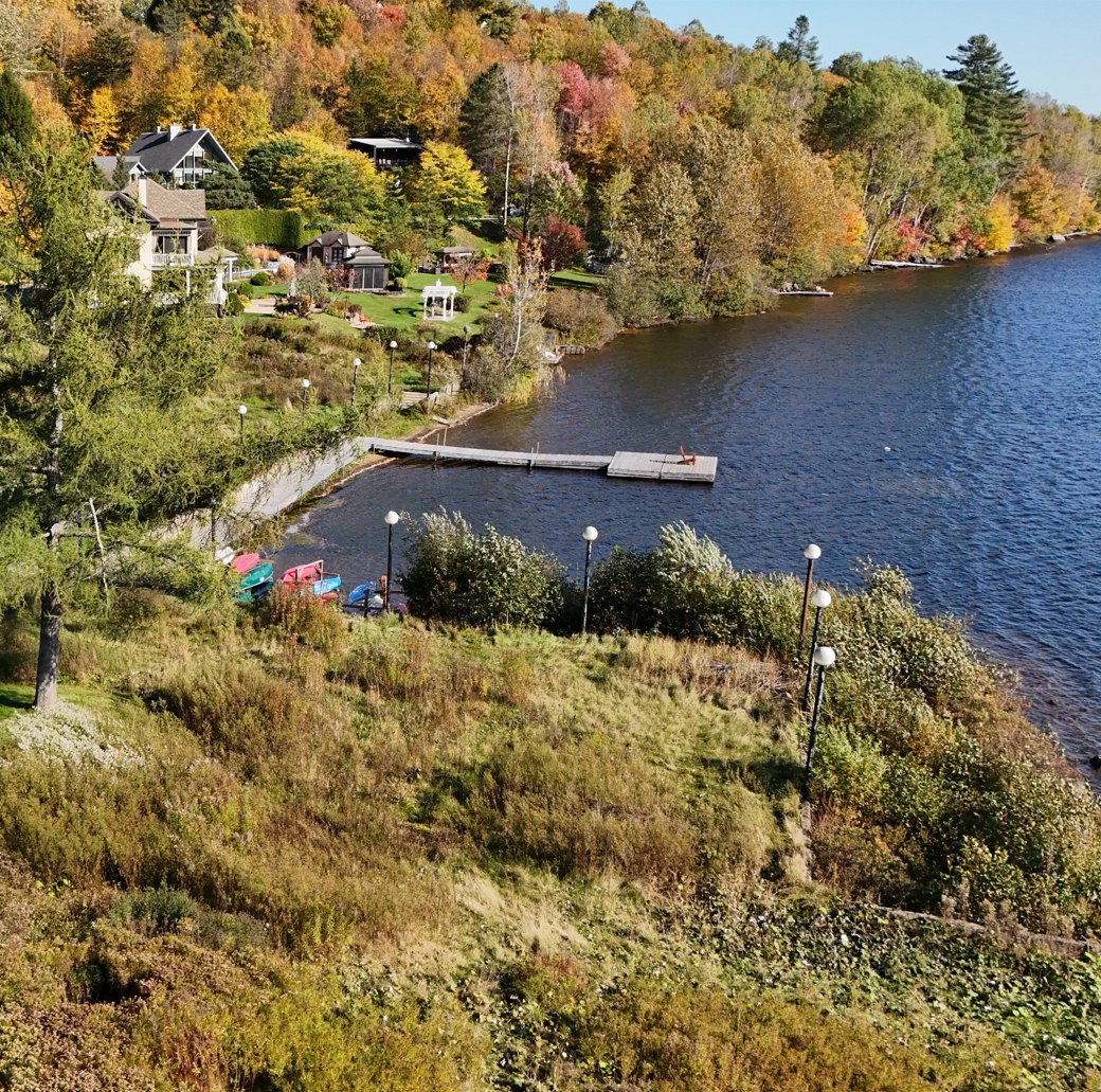Rive du Manoir du Lac-Delage