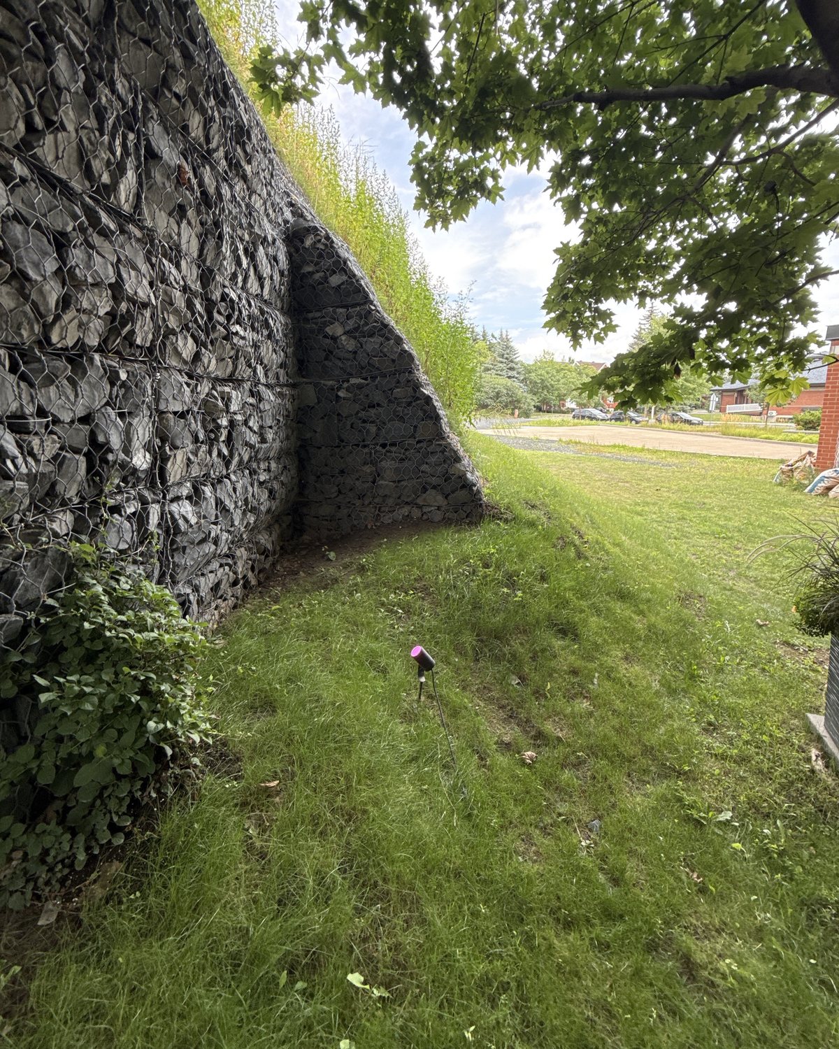 Talus renforcé et parement de gabions, Saint-Lambert